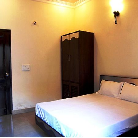 Hotel Malik Continental Νέο Δελχί Εξωτερικό φωτογραφία