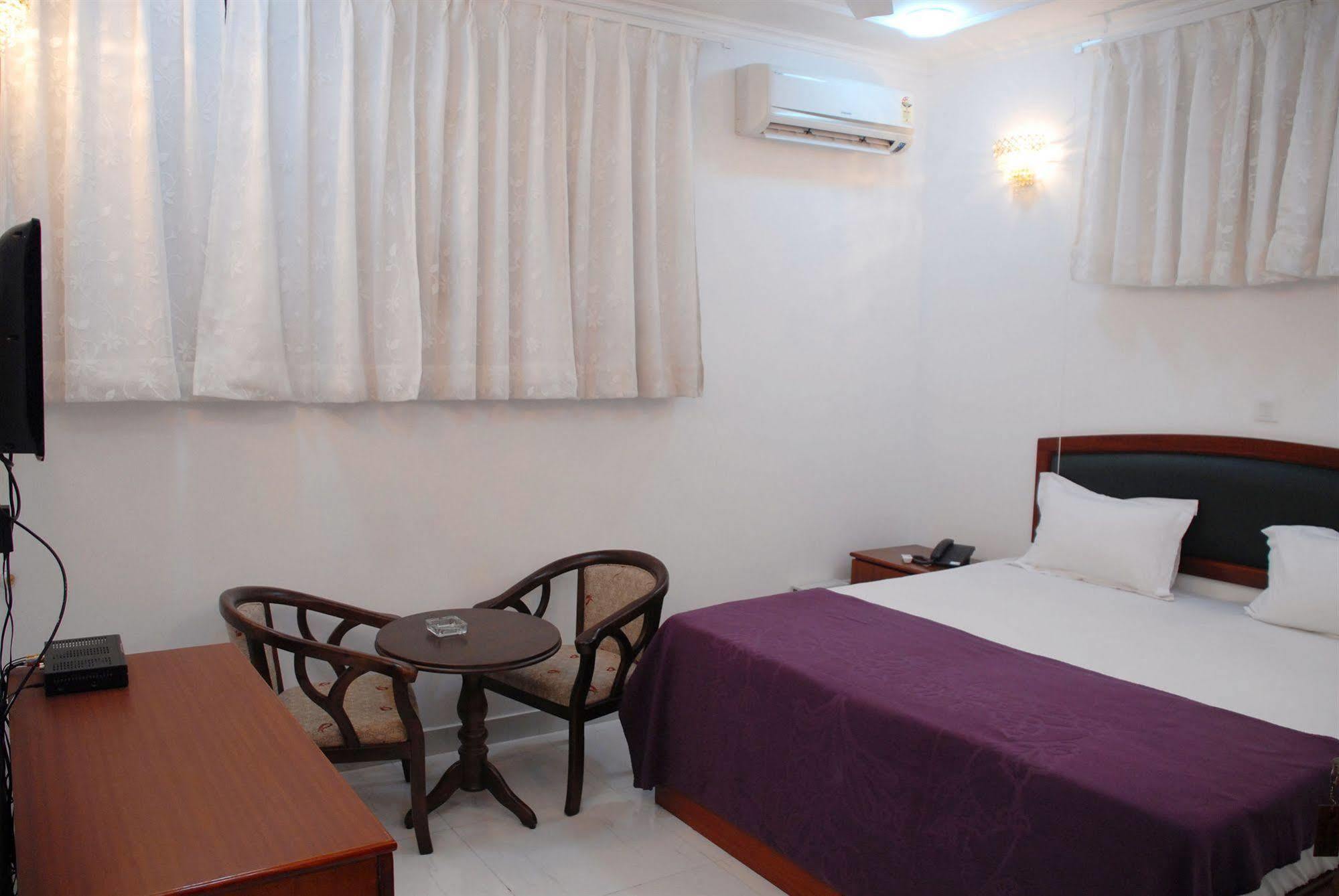 Hotel Malik Continental Νέο Δελχί Εξωτερικό φωτογραφία