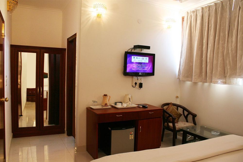 Hotel Malik Continental Νέο Δελχί Εξωτερικό φωτογραφία